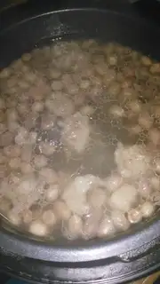 Peanut rice chop soup