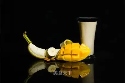 Banana mango almond juice