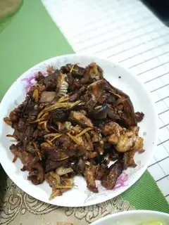 Ginger-sniffed goat head