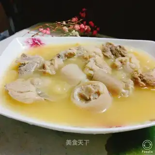 Peas-cooked pigtail soup