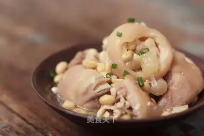Soybeans peanut hoove soup