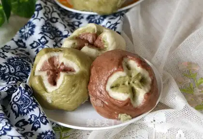 Three-colored buns