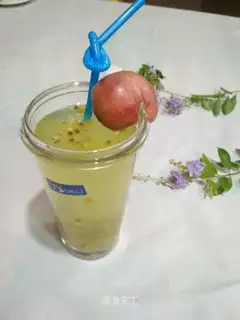 Myeong Joo's bouquet gold beverage