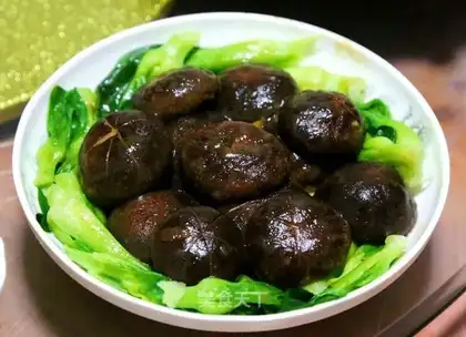 Plum mushrooms
