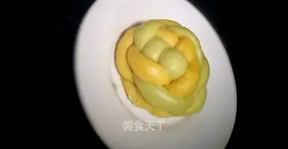 The embroidery bun