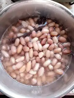 Salted peanuts