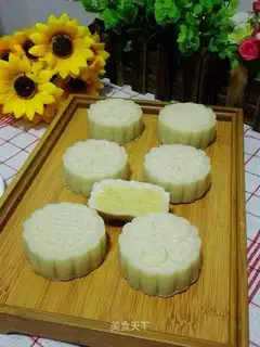 Green Bean Pie Mooncake