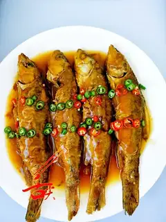 Red-burned white fish