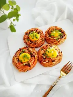 Bird's nest eggcake