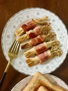 Bacon pins and mushrooms