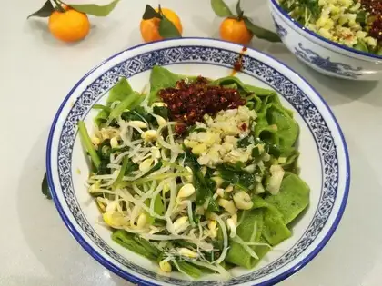 Handy spinach noodles