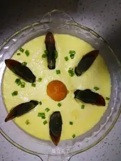 Three-coloured eggs