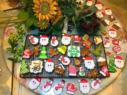 Christmas frosting cookies
