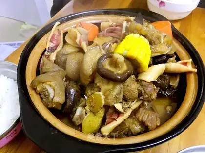 Scrambling pigs' feet