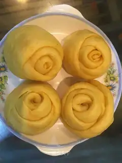 Pumpkin rose buns