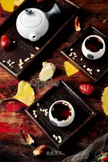 A red-tree pine ginger tea