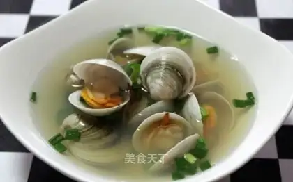 Korean clam clear soup