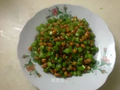stir-fried soybeans with cabbage stalks