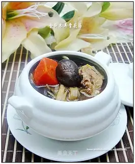 Golden needle fungus bone soup