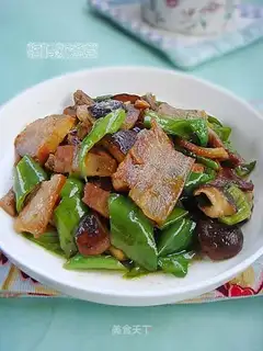 stir-fried bacon with mushroom and green pepper