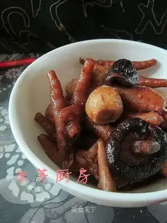 Roasted chicken feet with quail eggs