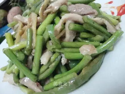 stir-fried pork with garlic moss