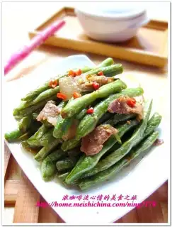 Stewed kidney beans with pork slices