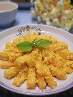Salted egg yolk pumpkin strips