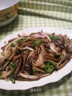 stir-fried shredded eel with onion