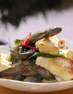 Braised tofu with fish and fish
