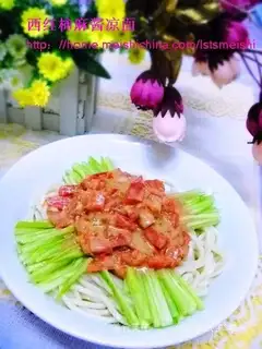Cold noodles with tomato and sesame sauce