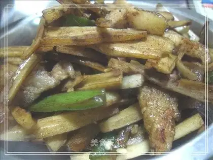 stir-fried pork with lotus root