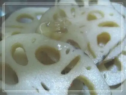 Crispy lotus root mixed with cold