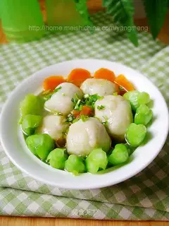 Boiled vegetables with fish balls