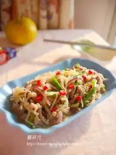 Shredded beef with double pepper