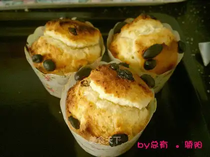 Yogurt raisin muffin