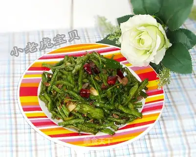 Dry stir-fried cowpea horns