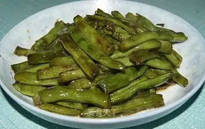 Dry stir-fried plum beans