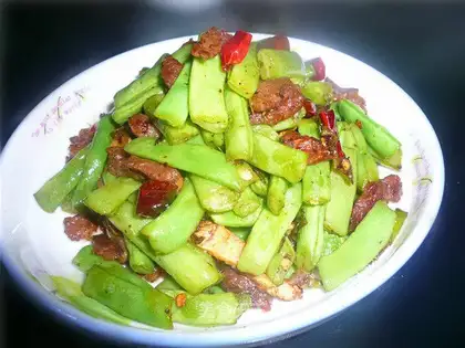 stir-fried pork and beans