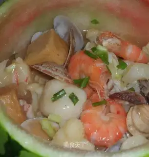 Stewed Watermelon Cup with Seafood and Rice