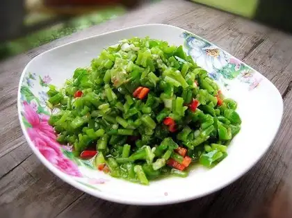 stir-fried pumpkin stalks with spicy sauce