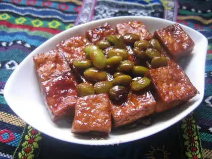 Roasted edamame with stinky tofu