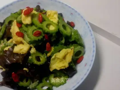 Scrambled eggs with bitter gourd fungus