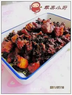Roasted pork with mouldy dried vegetables
