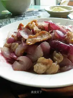 stir-fried pork with purple onion