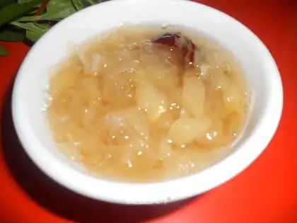 Rock sugar pear and white fungus soup