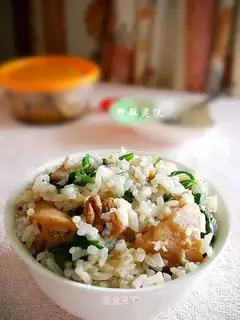 Wild lotus root boiling rice