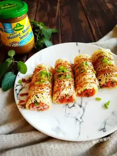 Lace mustard roll