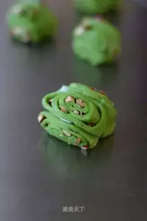 A spinach date roll