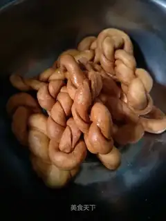 Milky varnish